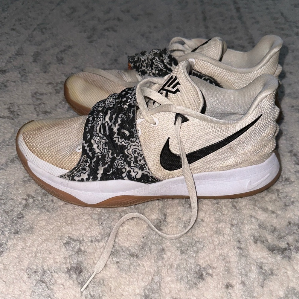 Kyrie 1 low ‘white black gum’ men’s size 11